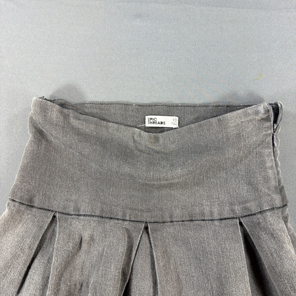 gray pleated denim mini skirt or skort from the brand Epic Threads Size 10